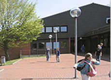 Der Eingang zum Gebäude Einersberger Blick